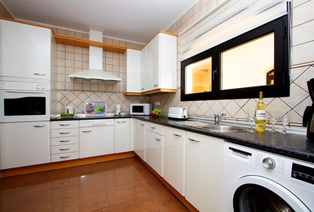 Riviera Park 2B, Central 2 Bed Puerto del Carmen  Exterior foto